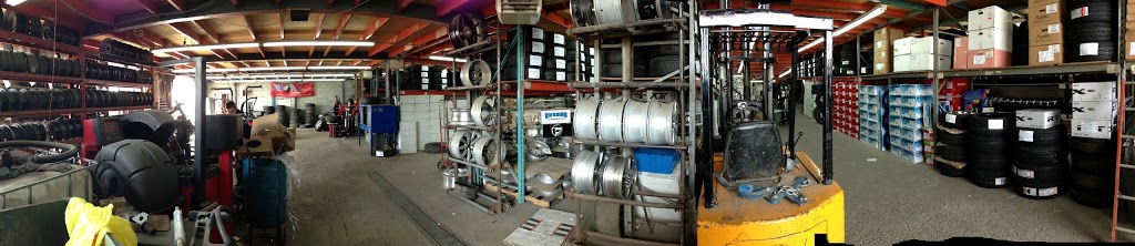 FCP Tire Warehouse | 1960 Rue Laurier, Sainte-Catherine, QC J5C 1B8, Canada | Phone: (514) 861-2051