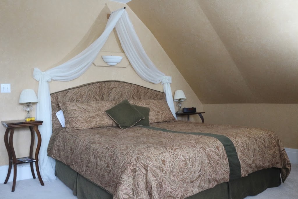 Sleepy Hollow Bed & Breakfast | 95 King St W, Gananoque, ON K7G 2G2, Canada | Phone: (613) 382-4377