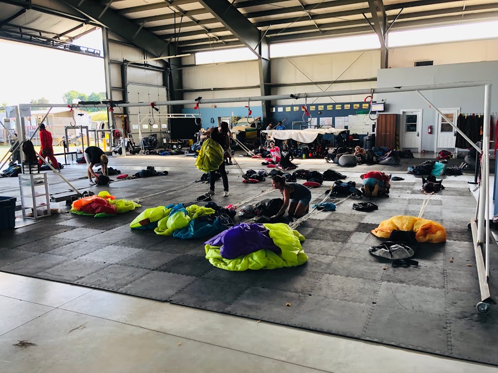Skydive Toronto Inc | 3065 4th Line, Cookstown, ON L0L 1L0, Canada | Phone: (800) 668-5867