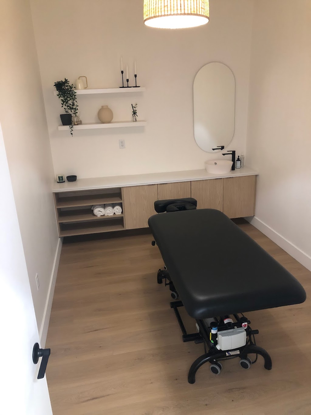 OAK Physio and Wellness | 295 Hays Blvd Unit D1B, Oakville, ON L6H 6Z3, Canada | Phone: (289) 725-0241