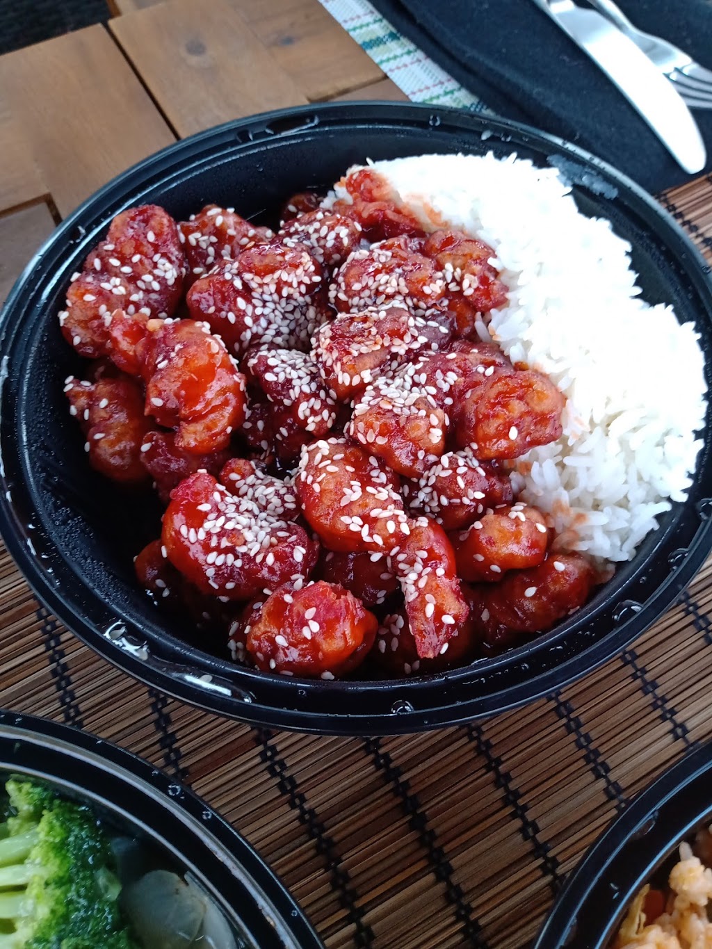 Restaurant Wingo 我的餐廳 | 8050 Boulevard Taschereau Local W, Brossard, QC J4X 1C2, Canada | Phone: (450) 466-3000
