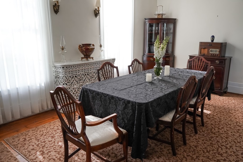 Waterside Inn | 59 Church St, Gananoque, ON K7G 2M9, Canada | Phone: (613) 449-8832