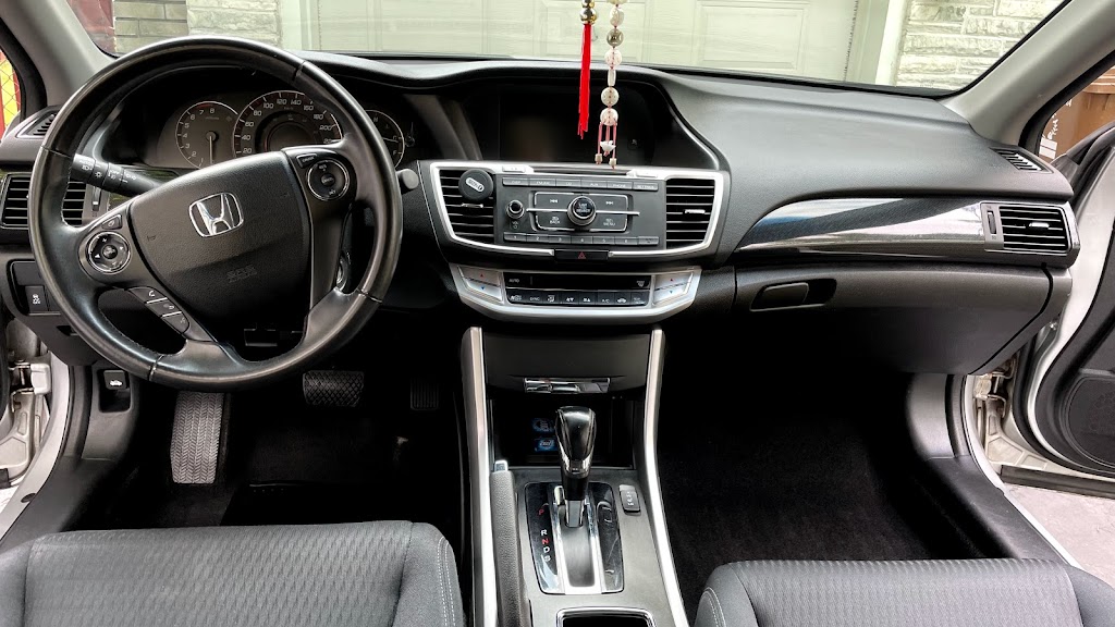 Lave-Auto Thimens | 1950 Rue Lucien-Thimens, Saint-Laurent, QC H4R 1L1, Canada | Phone: (514) 331-6661