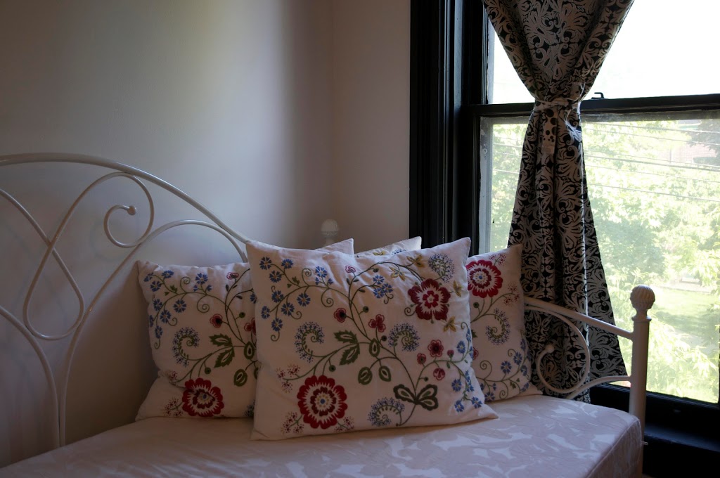 Downtown Home Inn | 2 Monteith St, Toronto, ON M4Y 1K7, Canada | Phone: (877) 271-0182