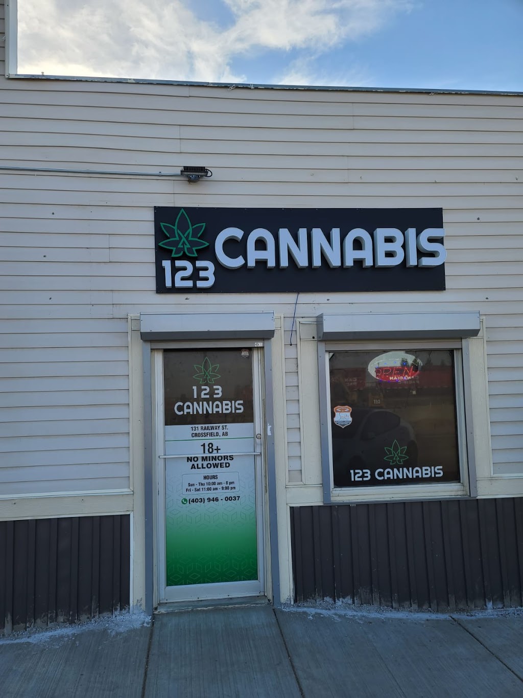 123 Cannabis Crossfield | 1314 Railway St, Crossfield, AB T0M 0S0, Canada | Phone: (403) 946-0037