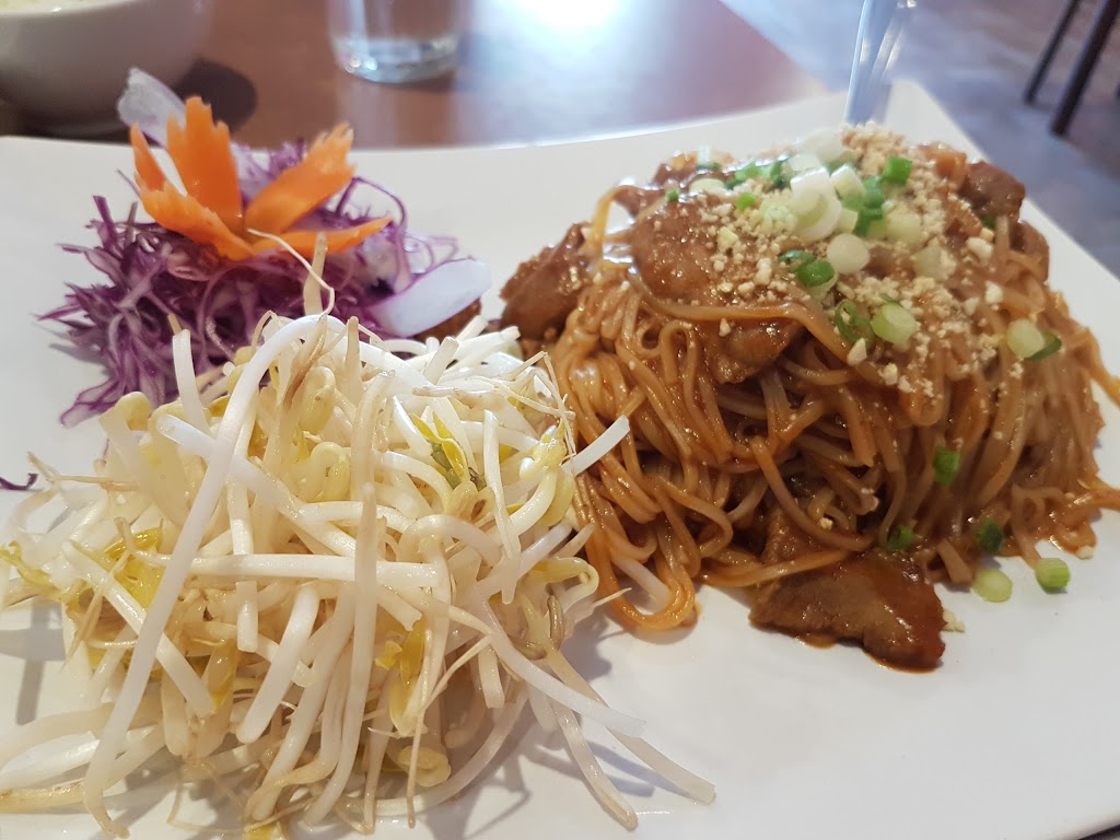 Vientiane Restaurant | 12-208 Marion St, Winnipeg, MB R2H 0T6, Canada | Phone: (204) 235-1576