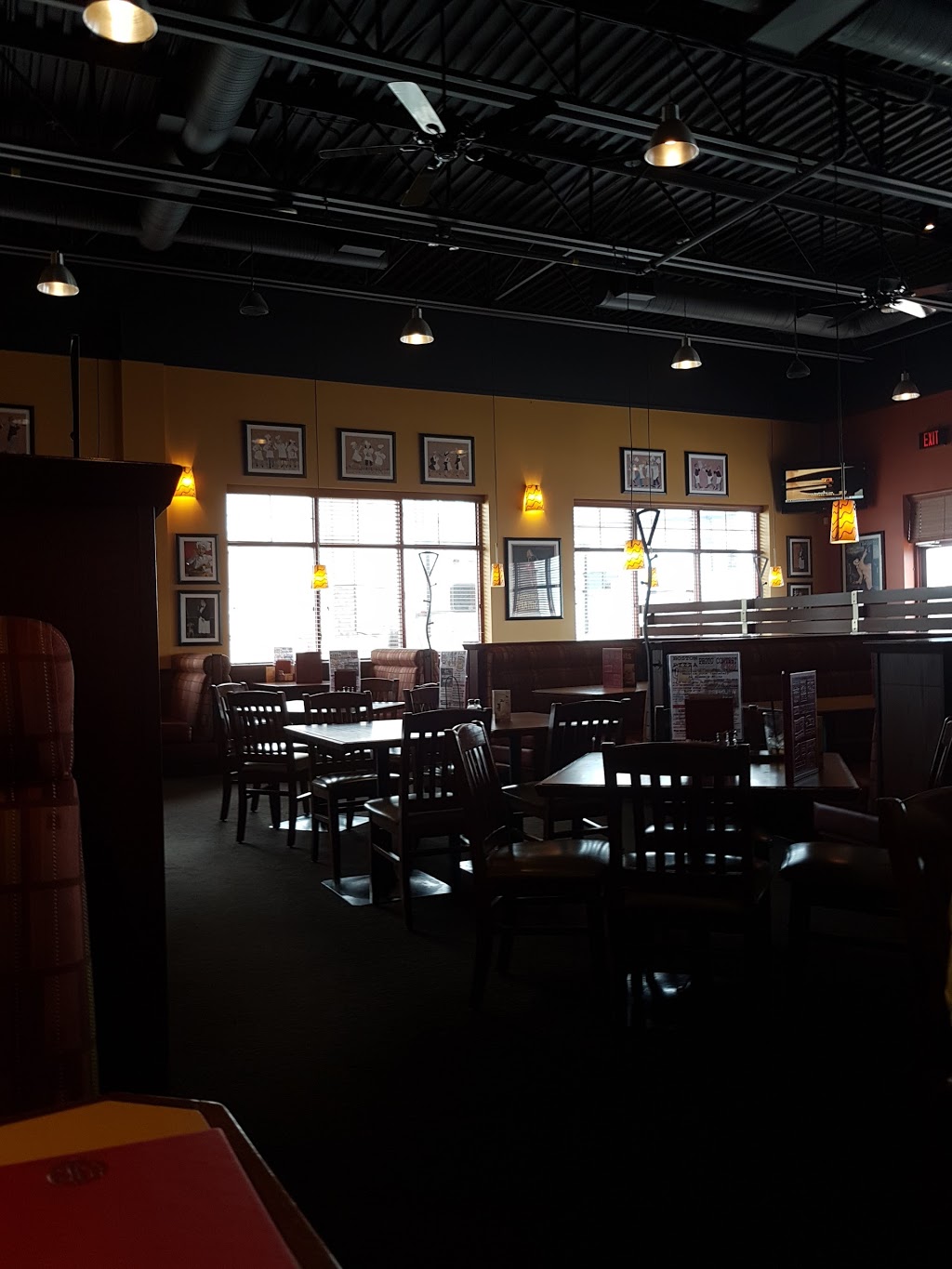 Boston Pizza | 5014 40 Ave, Innisfail, AB T4G 1Z1, Canada | Phone: (403) 227-0573