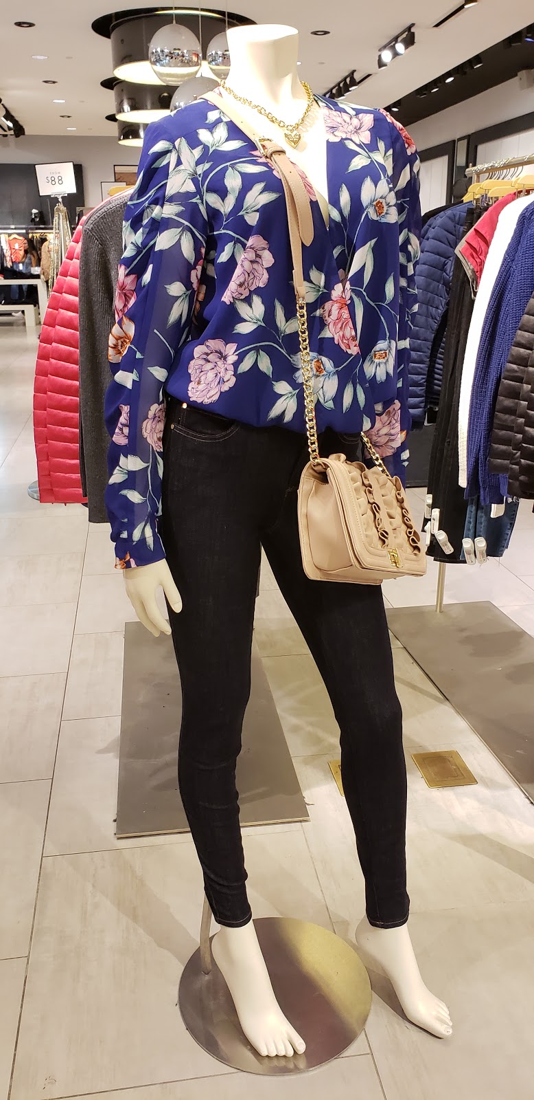 GUESS | 25 Peel Centre Dr, Brampton, ON L6T 3R5, Canada | Phone: (905) 487-0112