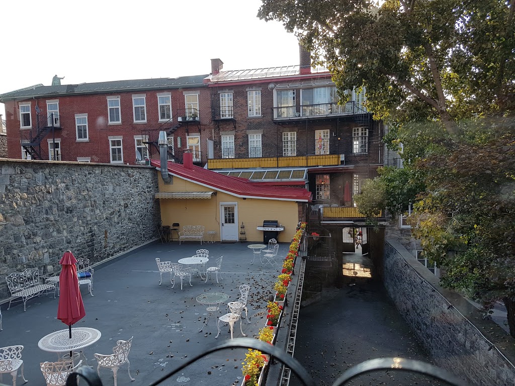 Auberge Bonsecours | 353 Rue Saint Paul Est, Montréal, QC H2Y 1H3, Canada | Phone: (514) 396-2662