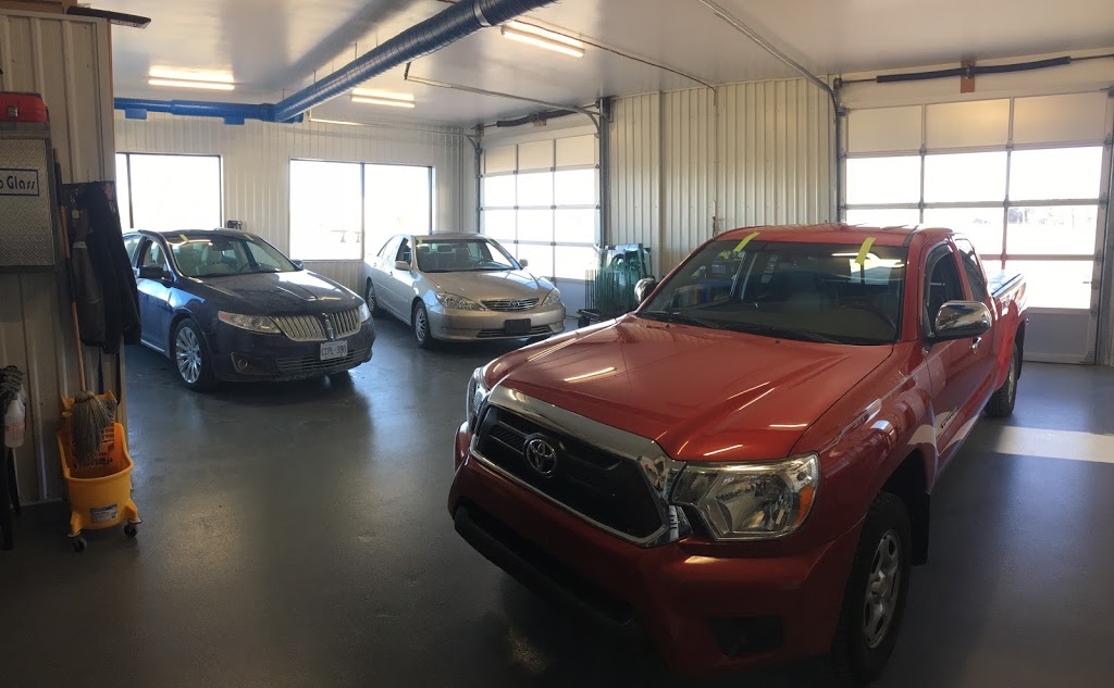 AKERS AUTO GLASS-LINDSAY | 664 Monarch Rd, Lindsay, ON K9V 4R8, Canada | Phone: (705) 324-9554