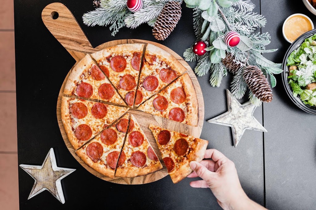 Robins Donuts & 241 Pizza | 121 Souxe Avenue south, Fort QuAppelle, SK S0G 1S0, Canada | Phone: (306) 332-0241