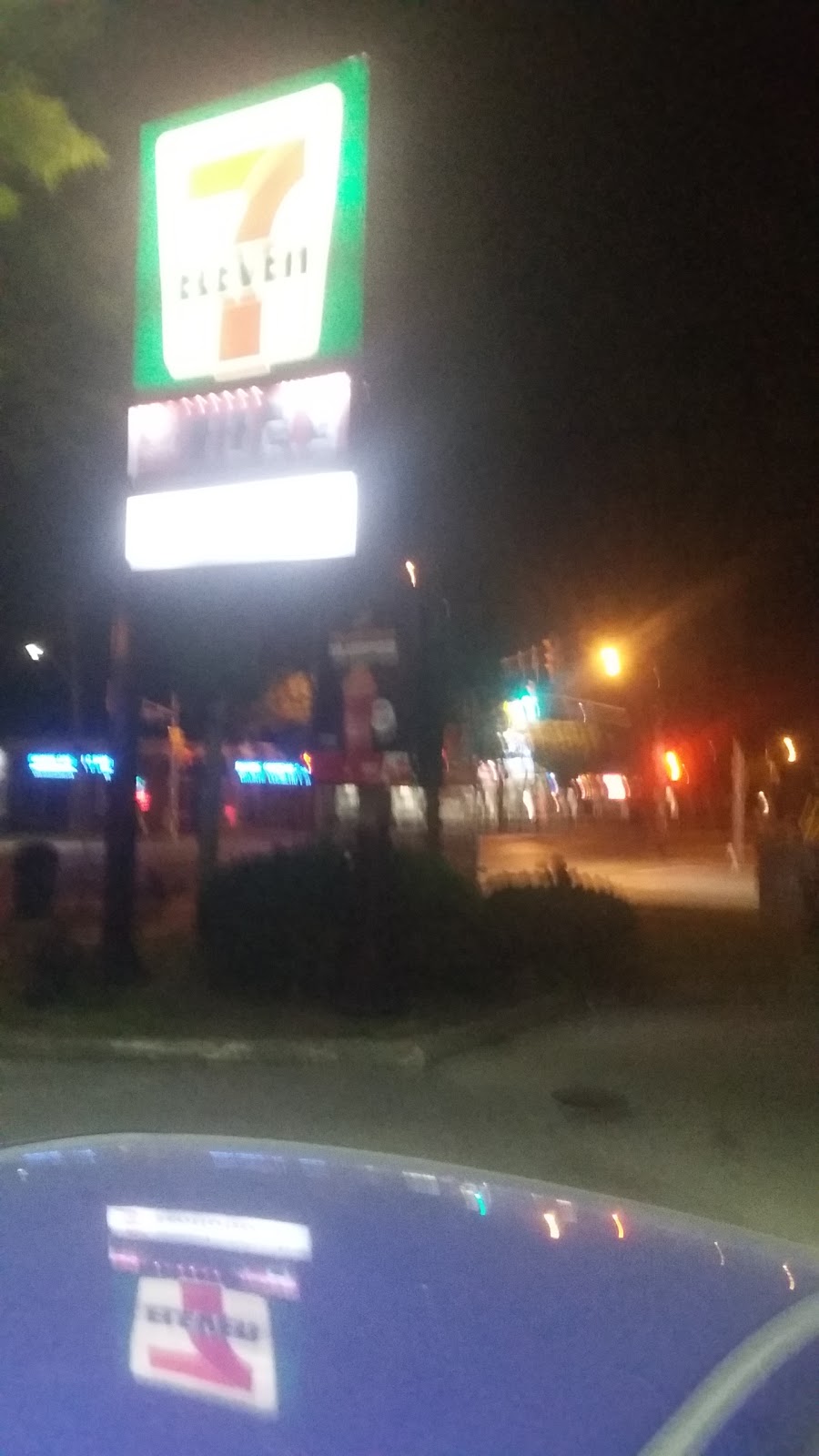 7-Eleven | 2267 Lakeshore Rd W, Oakville, ON L6L 1H1, Canada | Phone: (905) 825-3229