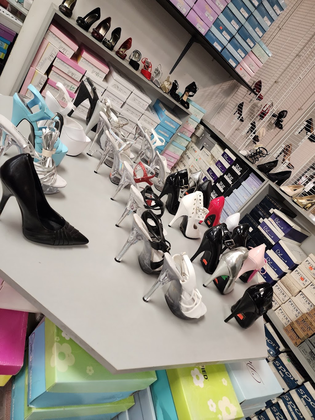 Dynamic Shoes | 259 King St W, Kitchener, ON N2G 1B1, Canada | Phone: (519) 578-7788
