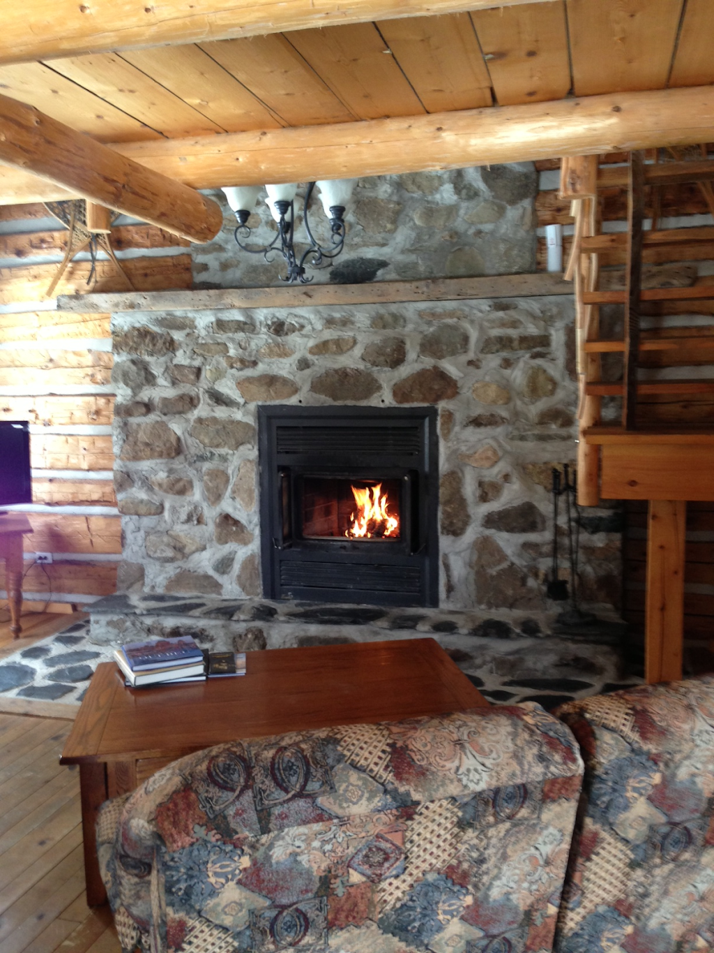 Chalet Ancestral lOrignal | 45 Chem. dOrford sur le Lac, Eastman, QC J0E 1P0, Canada | Phone: (819) 678-2688