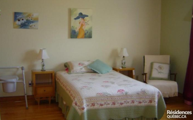 La Roseraie | 673 Rue St Louis, Saint-Lin - Laurentides, QC J5M 2X2, Canada | Phone: (450) 439-7892