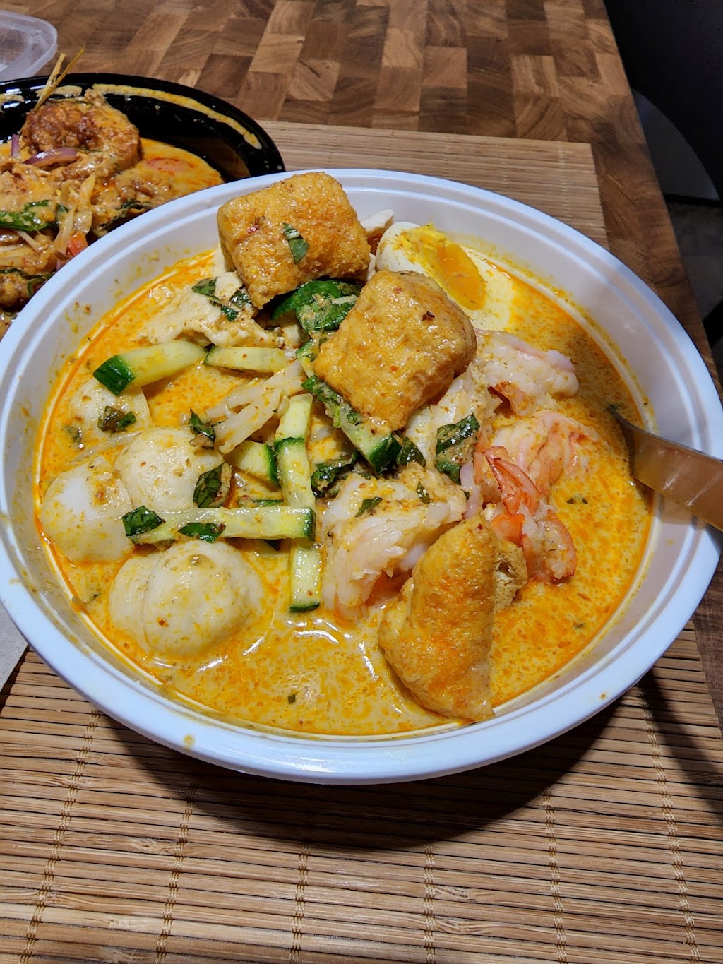 Mimis Asian Gourmet | 971 King St E, Hamilton, ON L8M 1C3, Canada | Phone: (905) 312-9888