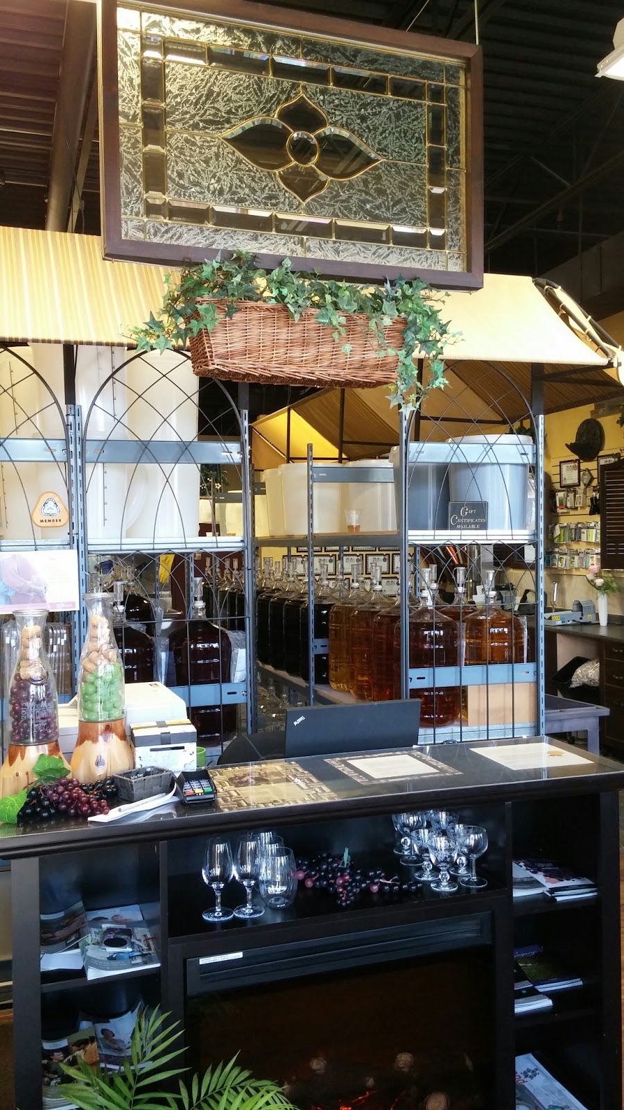 DeVine Wines Aurora | 130 Hollidge Blvd b2, Aurora, ON L4G 8A3, Canada | Phone: (905) 727-9595