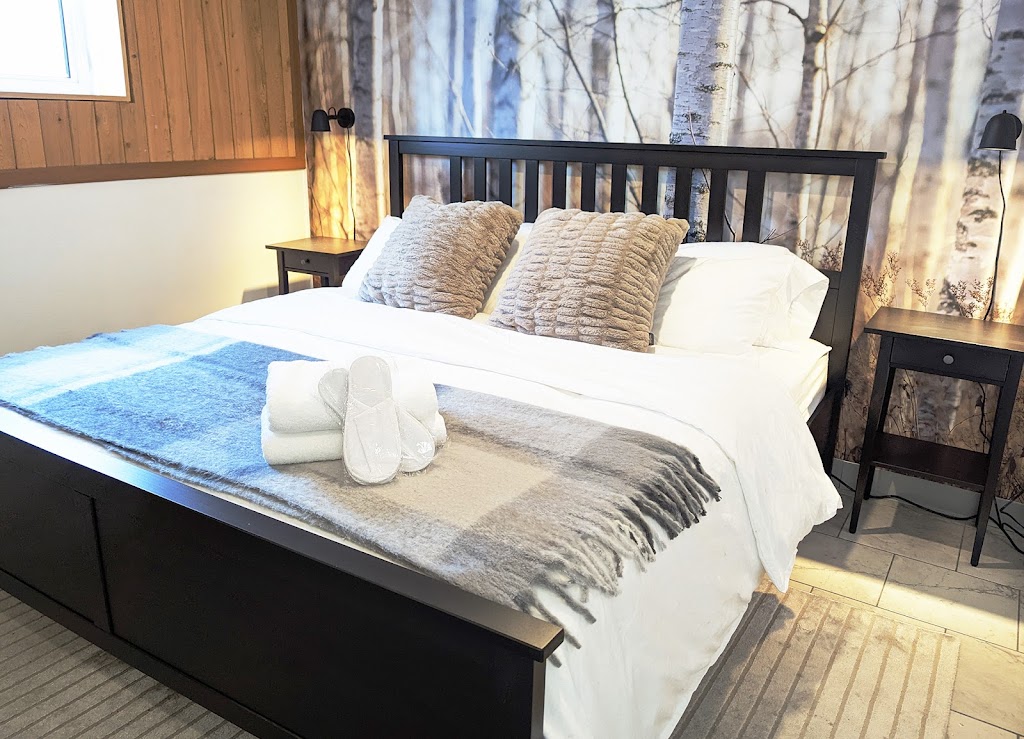 Lake House Chalet | 162 Chem. des Châtaigniers, Nominingue, QC J0W 1R0, Canada | Phone: (514) 209-8027