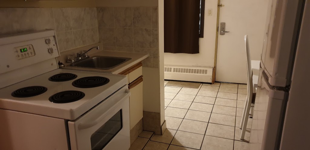 Thriftlodge Edmonton | 21640 Stony Plain Rd, Edmonton, AB T5S 2C3, Canada | Phone: (780) 851-1601