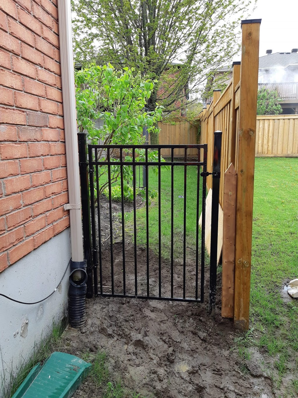 Backyard Fencing | 4357 Penetanguishene Rd, Hillsdale, ON L0L 1V0, Canada | Phone: (705) 828-2176
