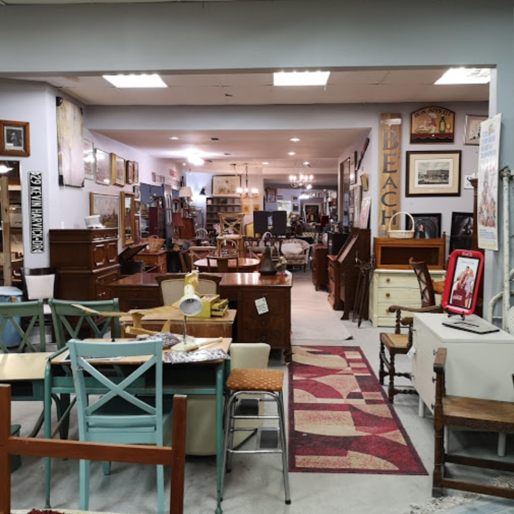 Cobbletog Antique Market | 380 Exeter Rd, London, ON N6E 2Z4, Canada | Phone: (519) 860-7119