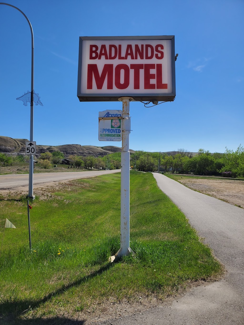 Badlands Motel | 801 N Dinosaur Trail, Drumheller, AB T0J 0Y1, Canada | Phone: (403) 823-5155