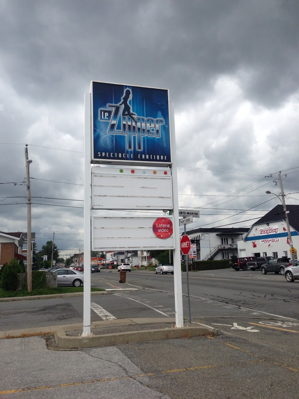 Bar The Zipper | 17415 Av. Saint-Louis, Saint-Hyacinthe, QC J2T 3H1, Canada | Phone: (450) 773-5656