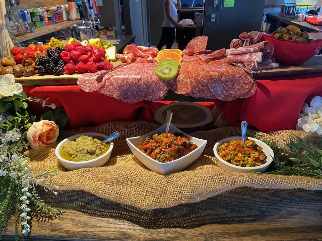 Divots Bar & Grill | 3342 Hamilton Rd, Dorchester, ON N0L 1G5, Canada | Phone: (519) 268-8199