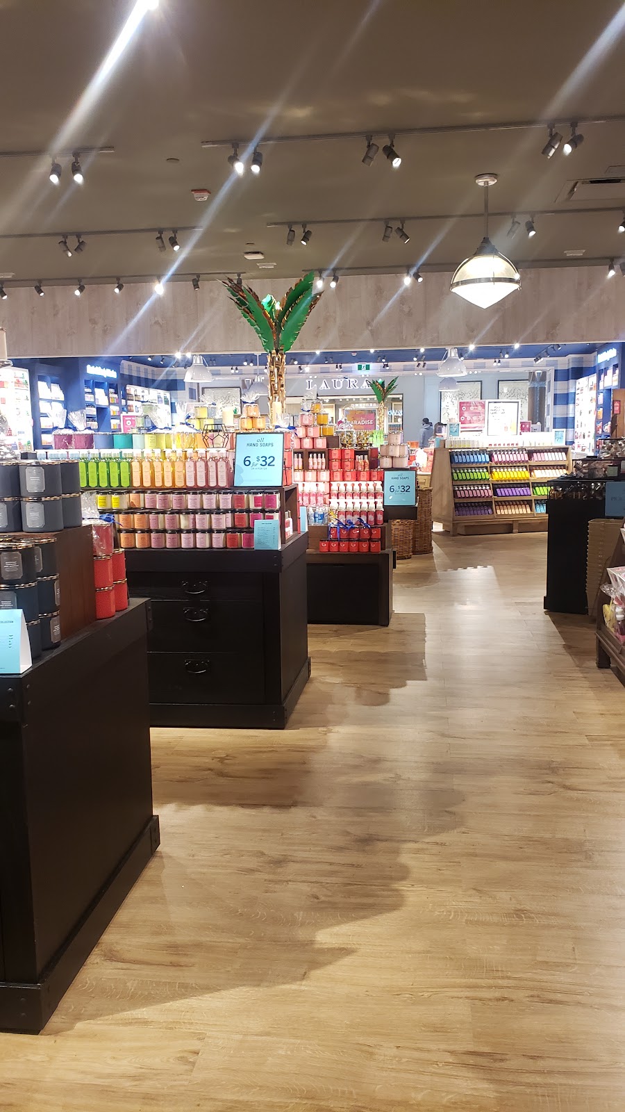Bath & Body Works | 900 Maple Ave, Burlington, ON L7S 2J8, Canada | Phone: (905) 639-4589