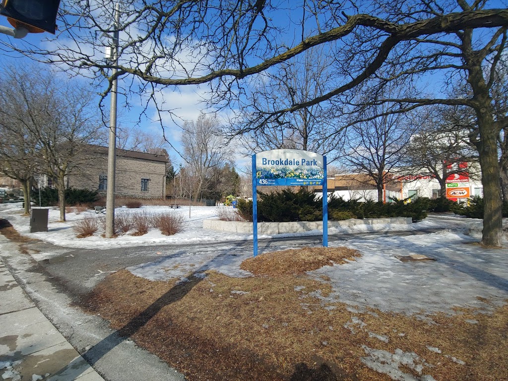 Brookdale Park | 410 Fairlawn Ave, North York, ON M5M 1T8, Canada | Phone: (416) 338-4386