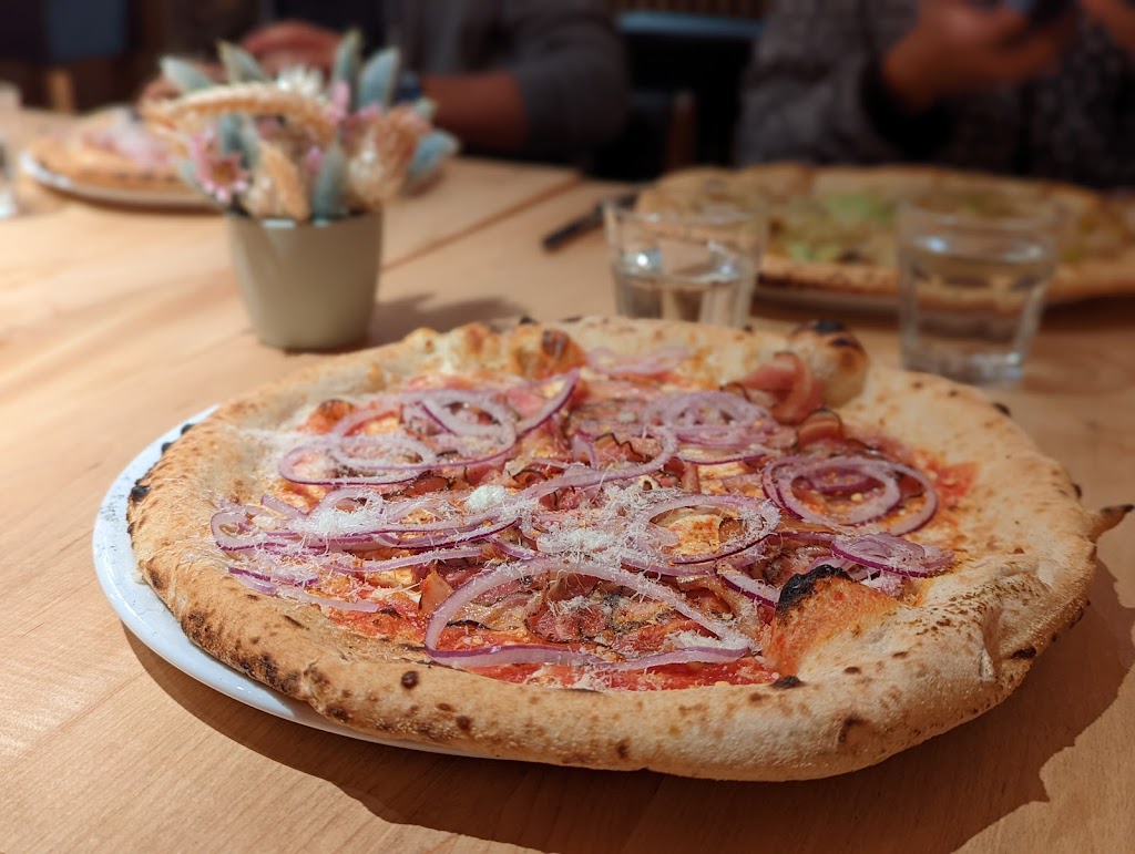 Pizzéria Lupi | 1985 Chem. du Village, Saint-Adolphe-dHoward, QC J0T 2B0, Canada | Phone: (819) 714-0214