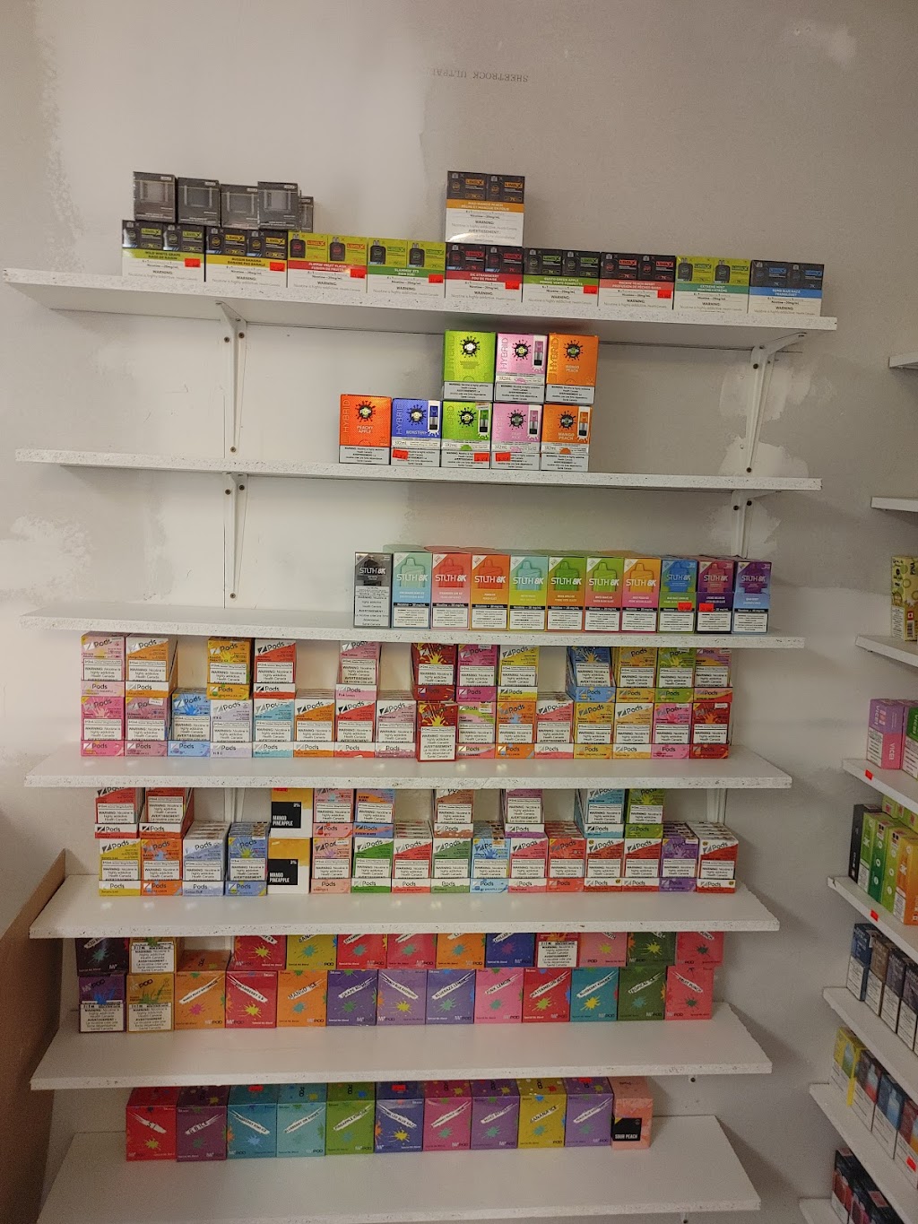 Yellow wood Vapour Store | 31194 ON-17, Chalk River, ON K0J 1J0, Canada | Phone: (613) 589-2559