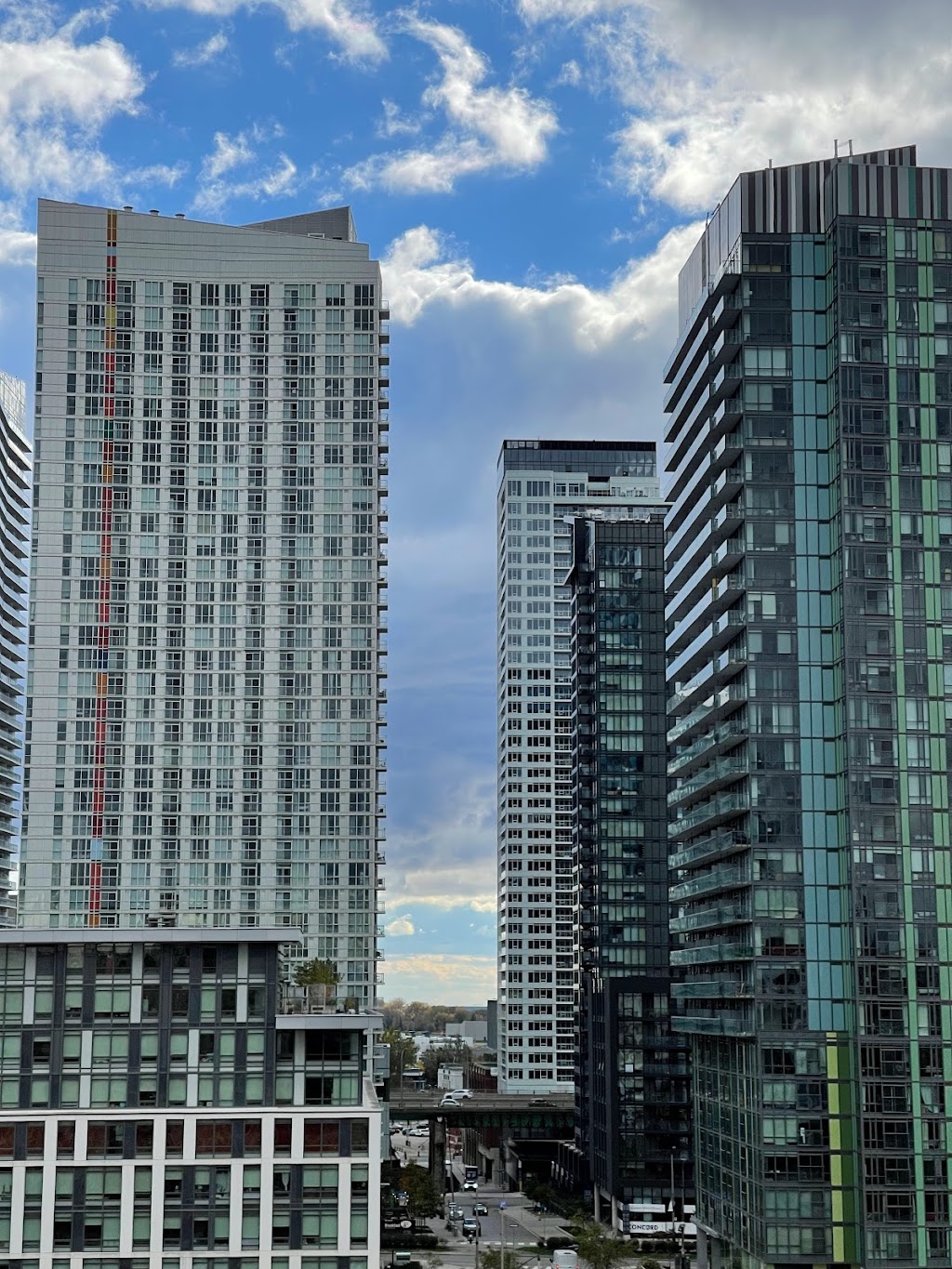 Reve Condo | 560 Front St W, Toronto, ON M5V 1C1, Canada | Phone: (416) 792-8141