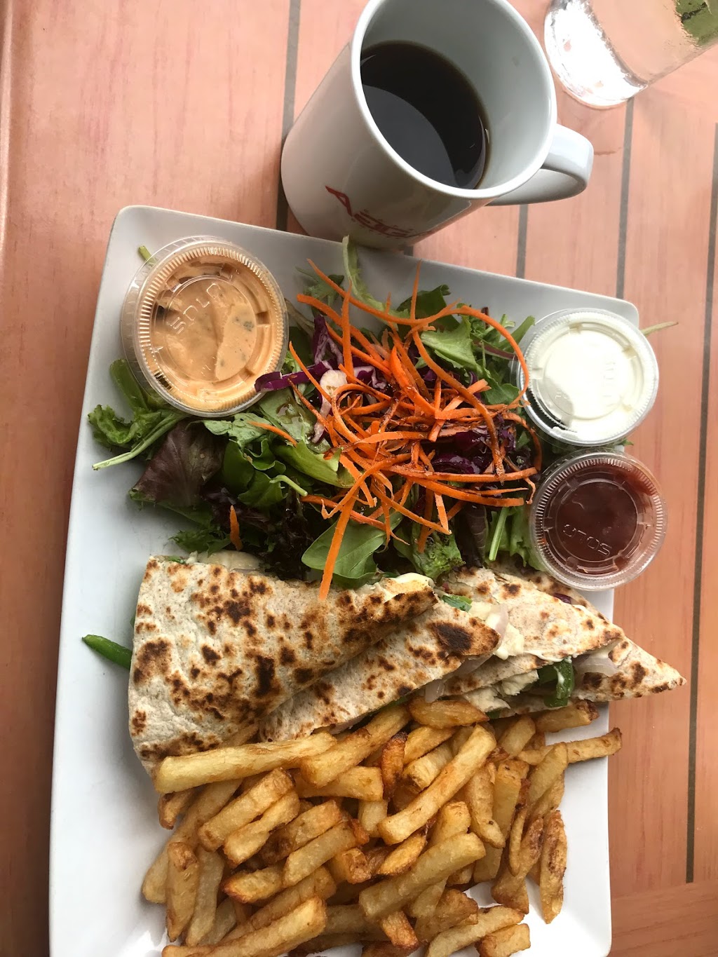 Restaurante Creme Cafe | 1 8e Av, LaSalle, QC H8P 1Y5, Canada | Phone: (514) 363-2581