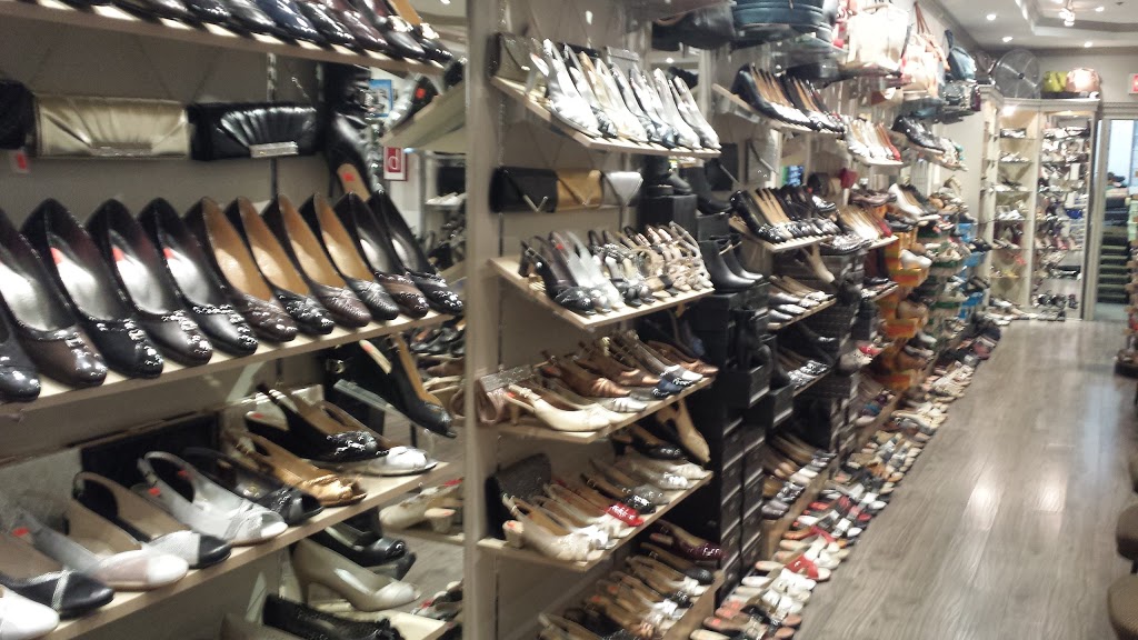 Star Shoes | 250 The East Mall, Etobicoke, ON M9B 3Y8, Canada | Phone: (416) 234-1164