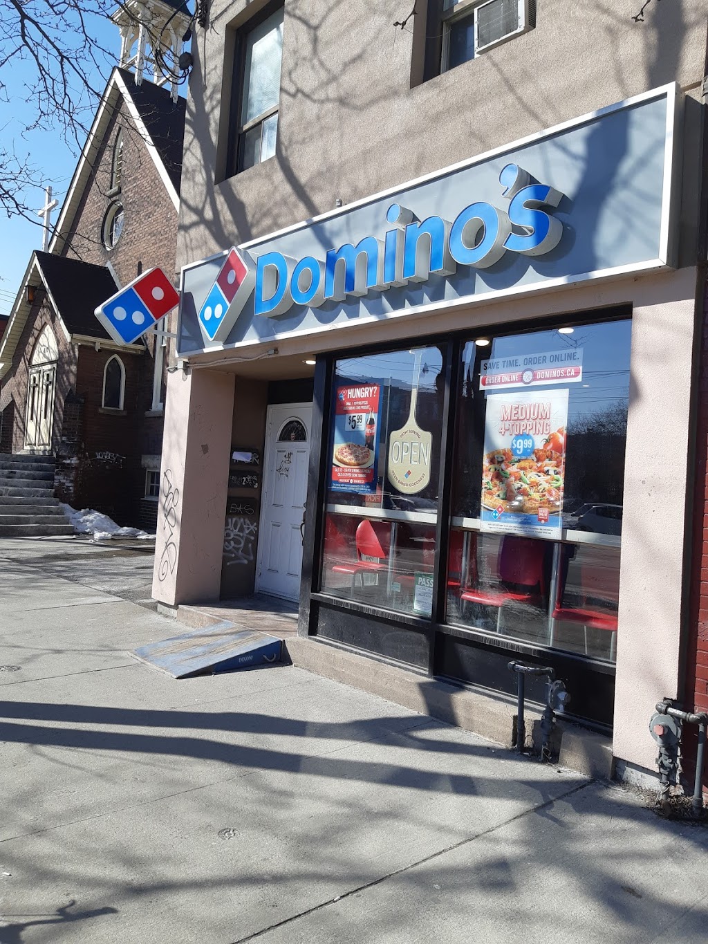 Dominos Pizza | meal delivery | 404 College St, Toronto, ON M5T 1S8, Canada | 4166407777 OR +1 416-640-7777