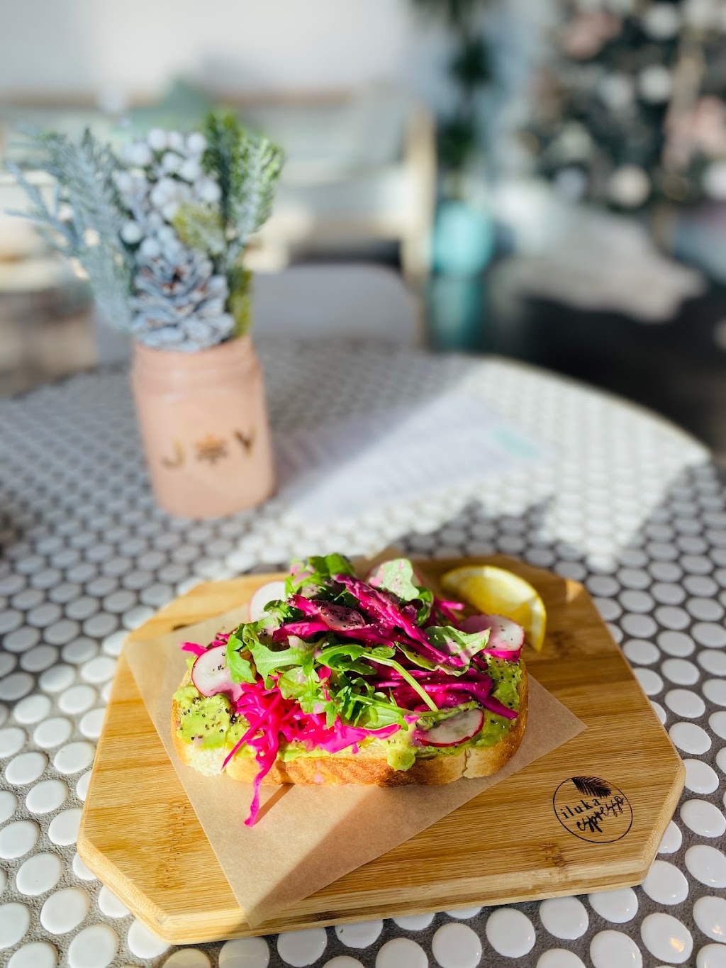 iluka espresso | 101 Island Hwy #100, Victoria, BC V9B 1E8, Canada | Phone: (250) 590-4338