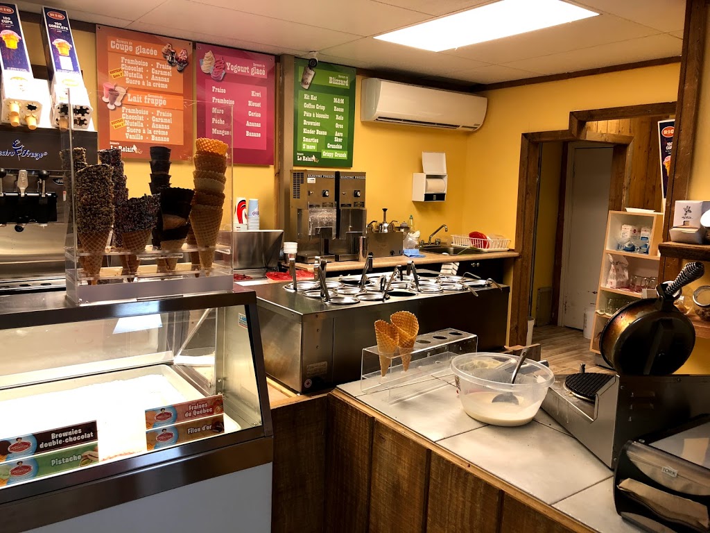 Crémerie Le Relait | 20 Boulevard Curé-Labelle, Laval, QC H7L 4N4, Canada | Phone: (514) 813-2745