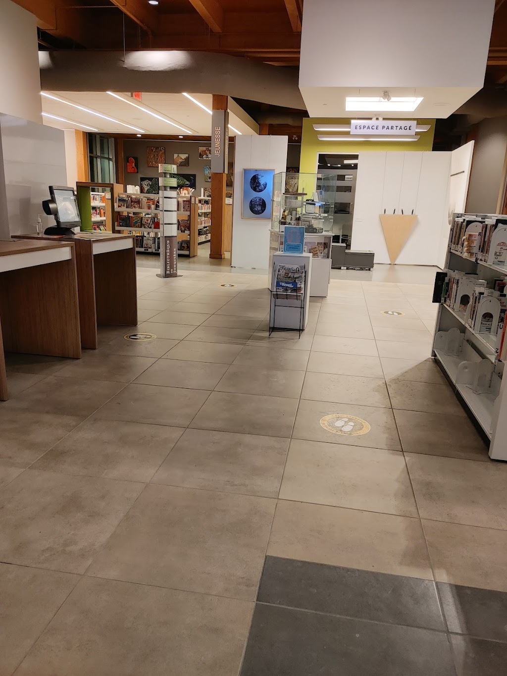 Saguenay public Library (Jonquiere) | 2480 Rue Saint-Dominique, Jonquière, QC G7X 6K2, Canada | Phone: (418) 698-5350