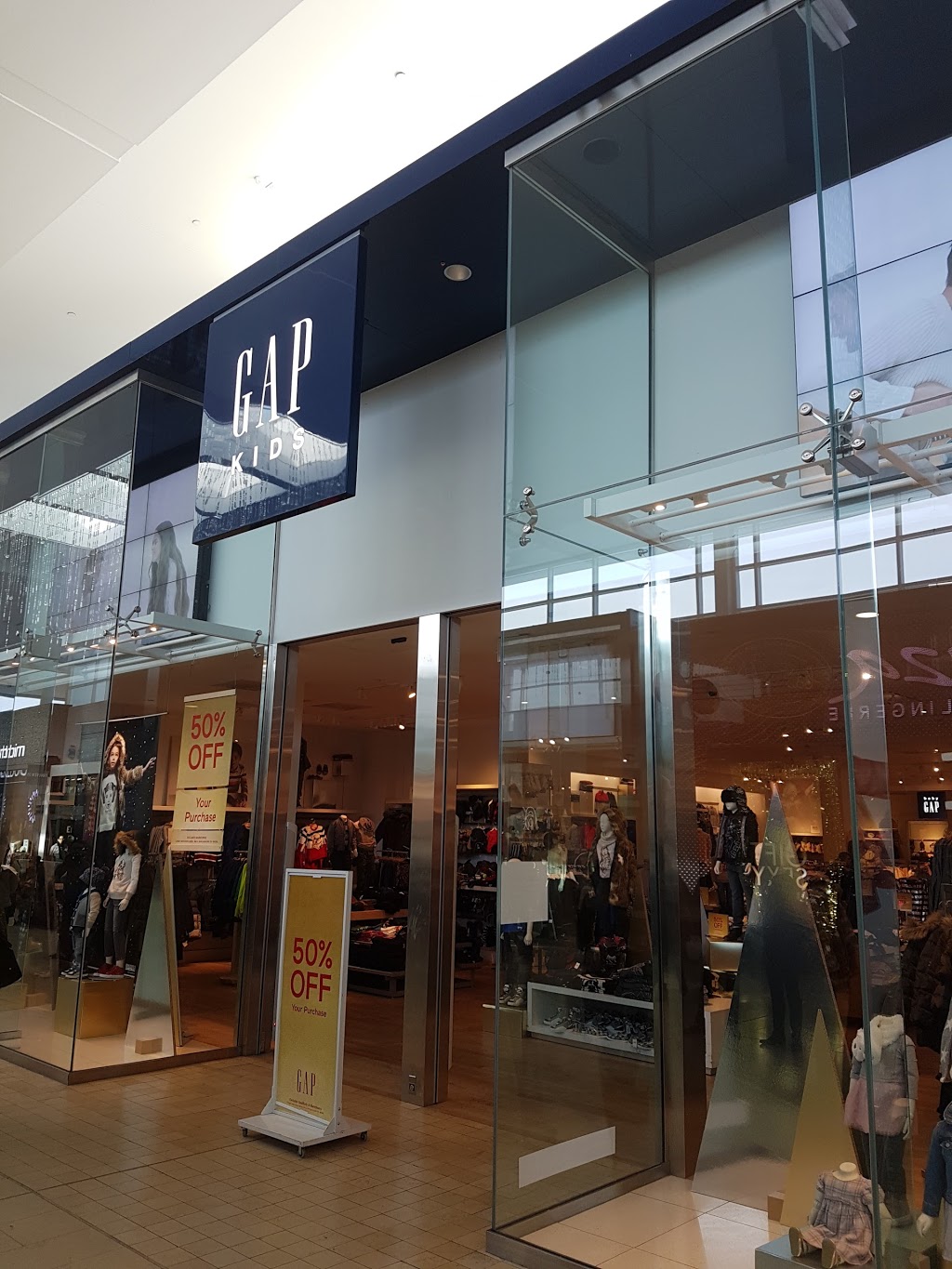 Gap | Yorkdale Shopping Centre, 3401 Dufferin St, North York, ON M6A 2T9, Canada | Phone: (416) 783-5684