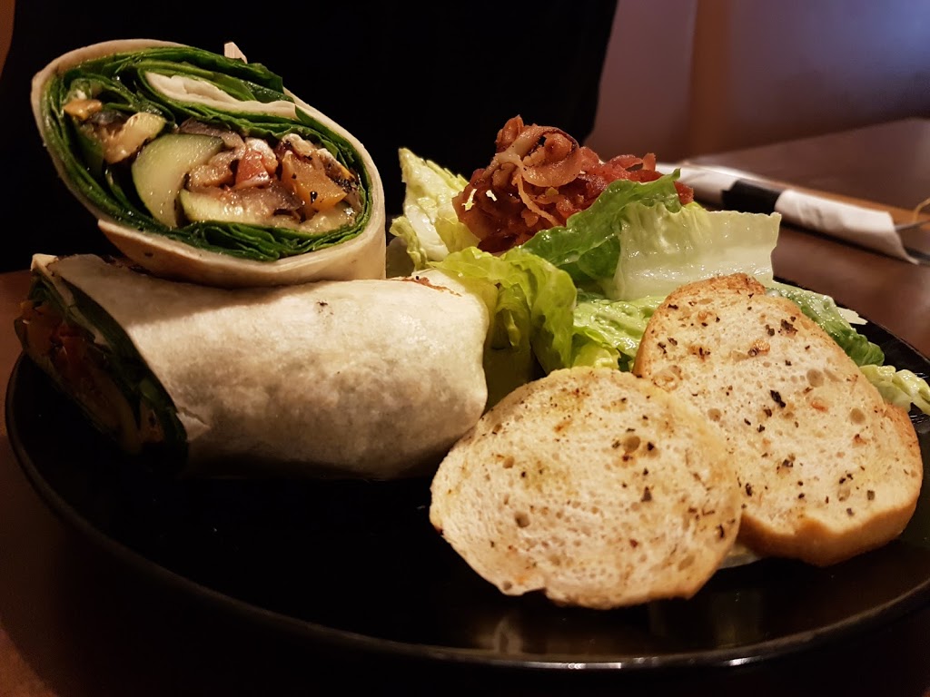 Riverside Tavern | 8163 Cummington Sq E, Niagara Falls, ON L2G 6W1, Canada | Phone: (905) 295-4211