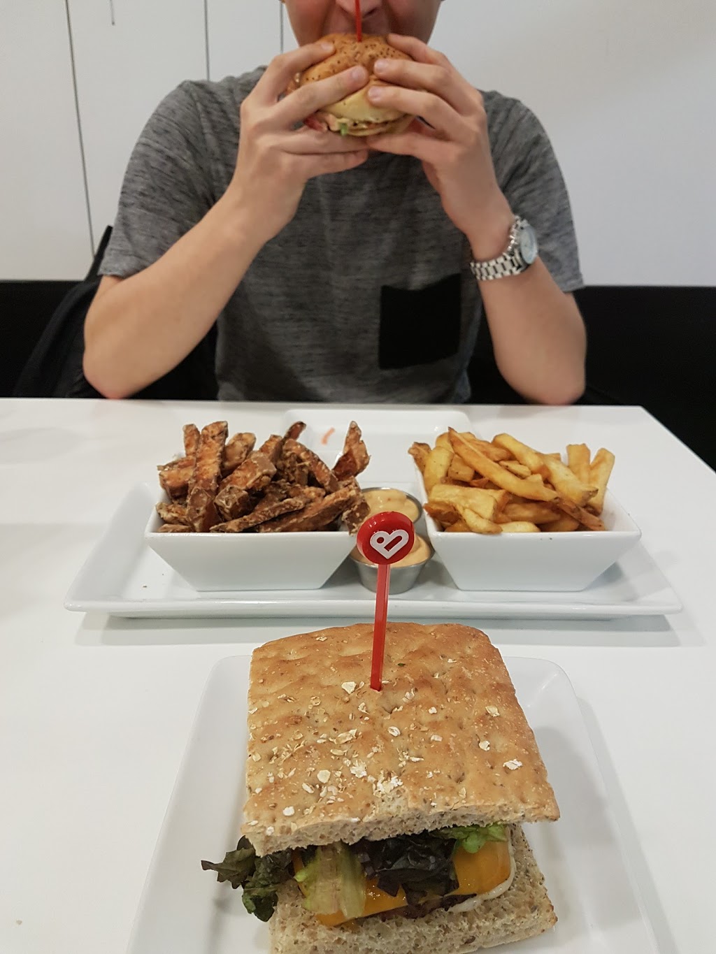 Nuburger | 1-1650, Kenaston Blvd, Winnipeg, MB R3P 2M6, Canada | Phone: (204) 615-2009