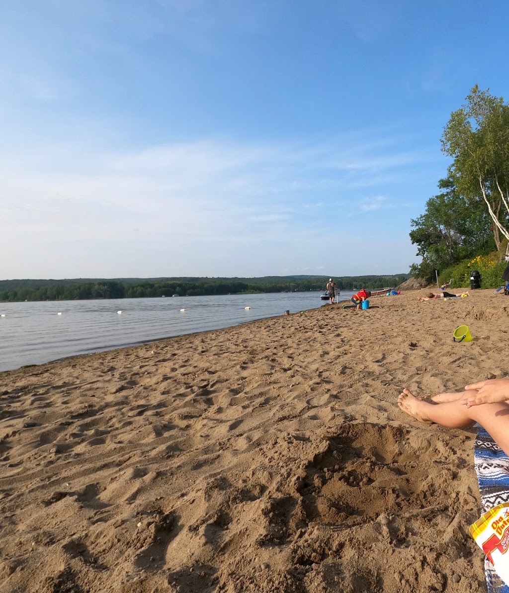 Plage municipale de Val-des-Sources | Val-des-Sources, QC J1T 3M7, Canada | Phone: (819) 879-7171