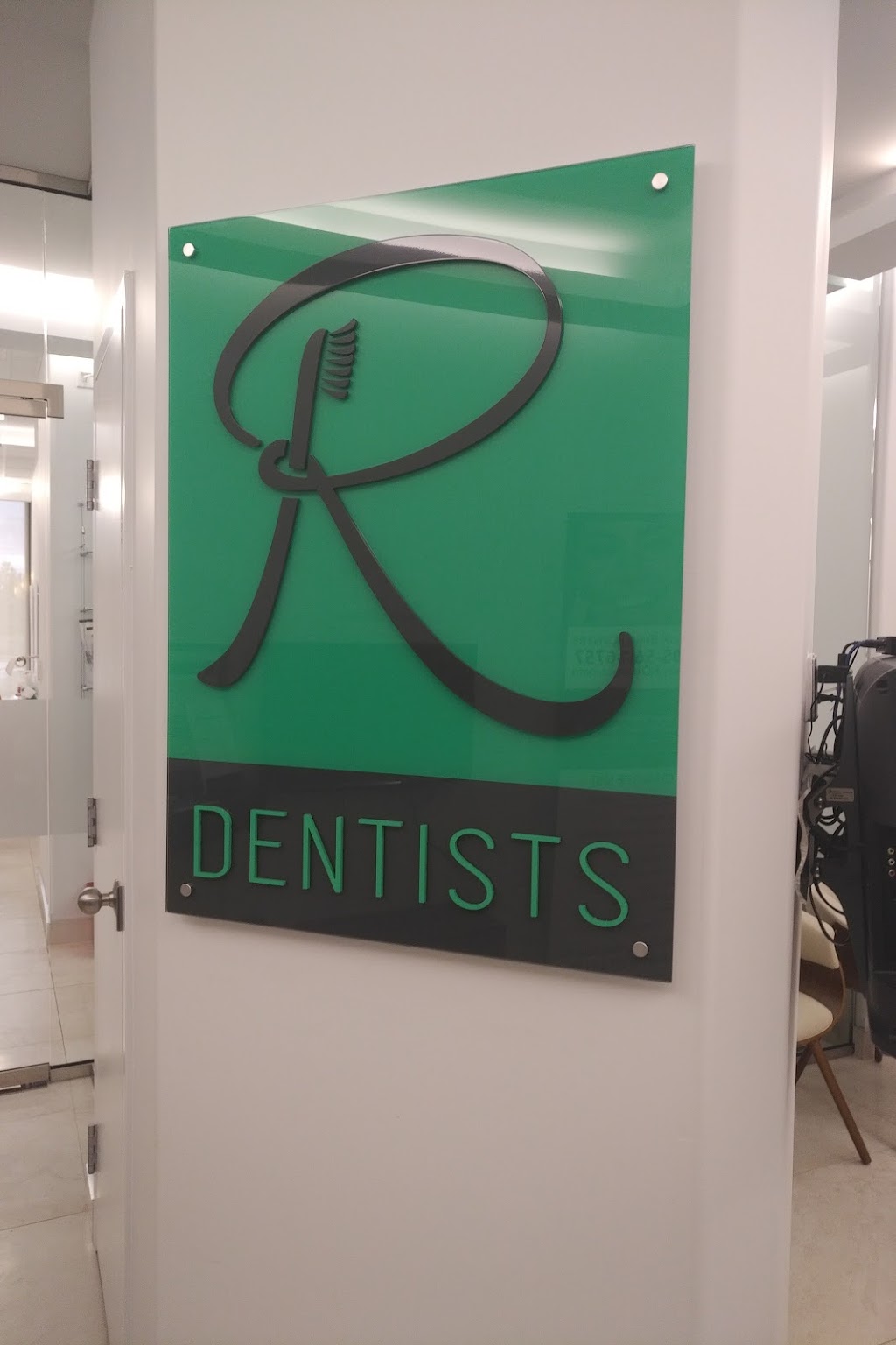 R Dentists | 6733 Mississauga Rd Suite102, Mississauga, ON L5N 6J5, Canada | Phone: (905) 567-6757