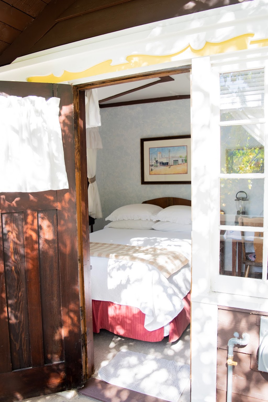 Northland Lodge | 408 Evergreen Ave, Waterton Park, AB T0K 2M0, Canada | Phone: (403) 859-2353