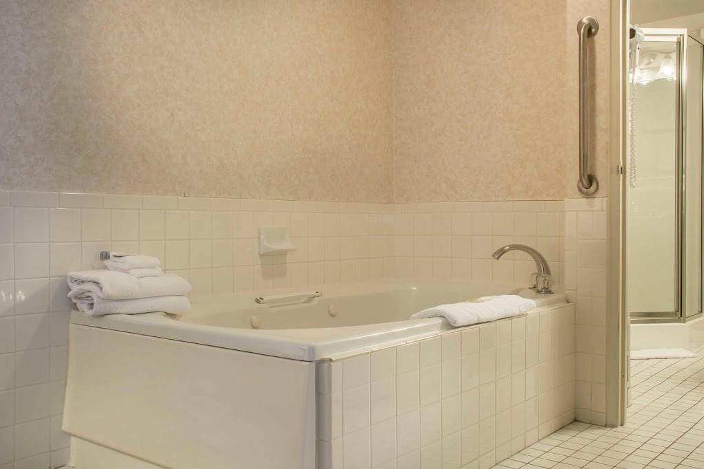Quality Inn | 751 Christina St N, Point Edward, ON N7V 1X5, Canada | Phone: (519) 344-1157