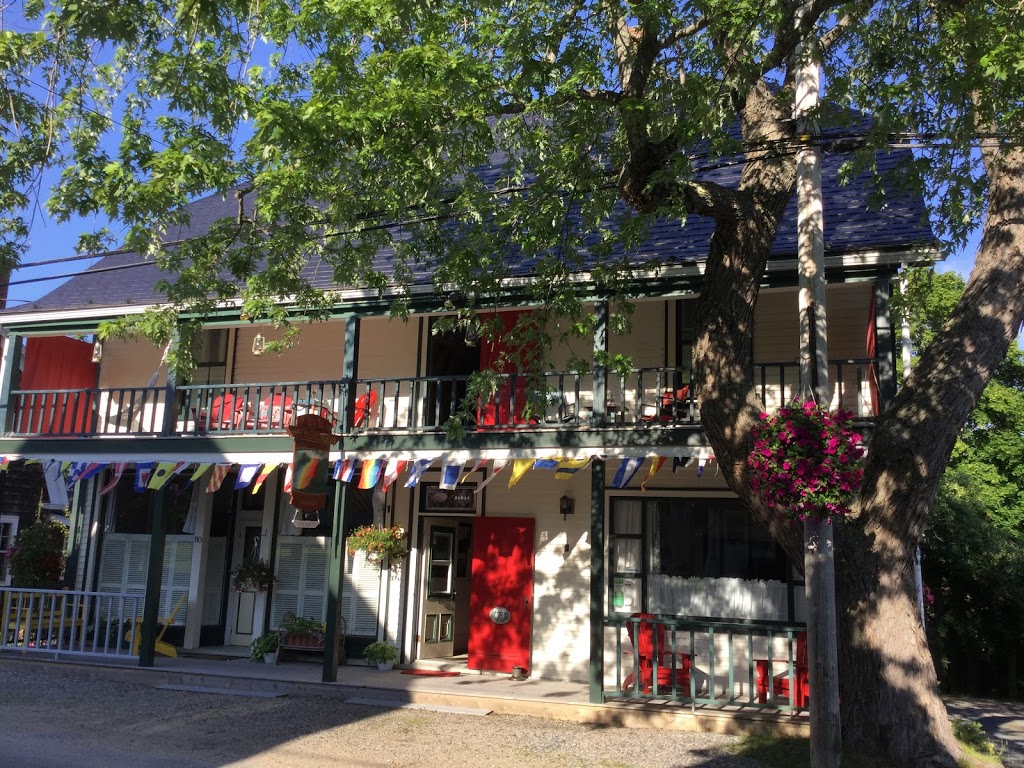 Mecklenburgh Inn | 78 Queen St, Chester, NS B0J 1J0, Canada | Phone: (902) 275-4638