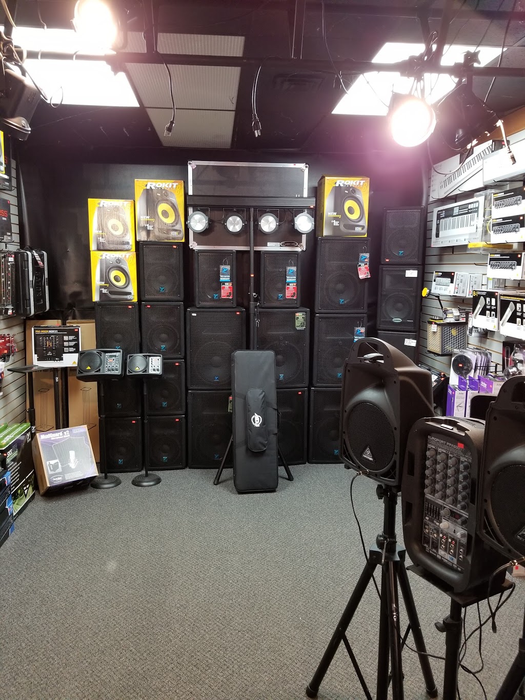 Long & McQuade Musical Instruments | 139 Charing Cross St, Brantford, ON N3R 2J3, Canada | Phone: (519) 753-6804