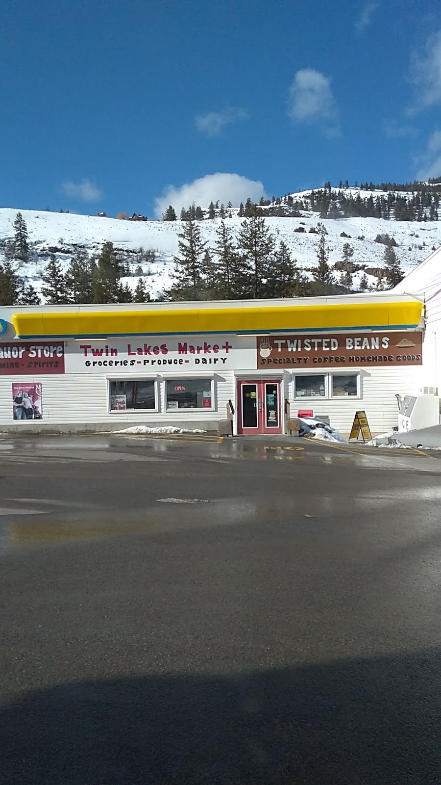 Twin Lakes Market | 1066 Hwy 3a, Kaleden, BC V0H 1K0, Canada | Phone: (250) 497-6611