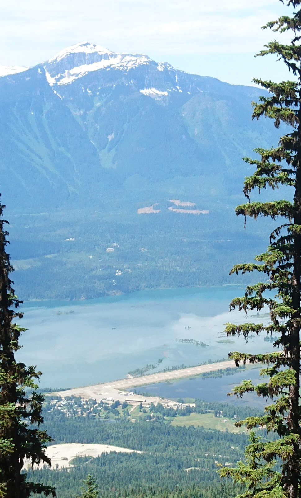 Revelstoke Airport (YRV) | 2913 Airport Way, Revelstoke, BC V0E 2S1, Canada | Phone: (250) 837-7007